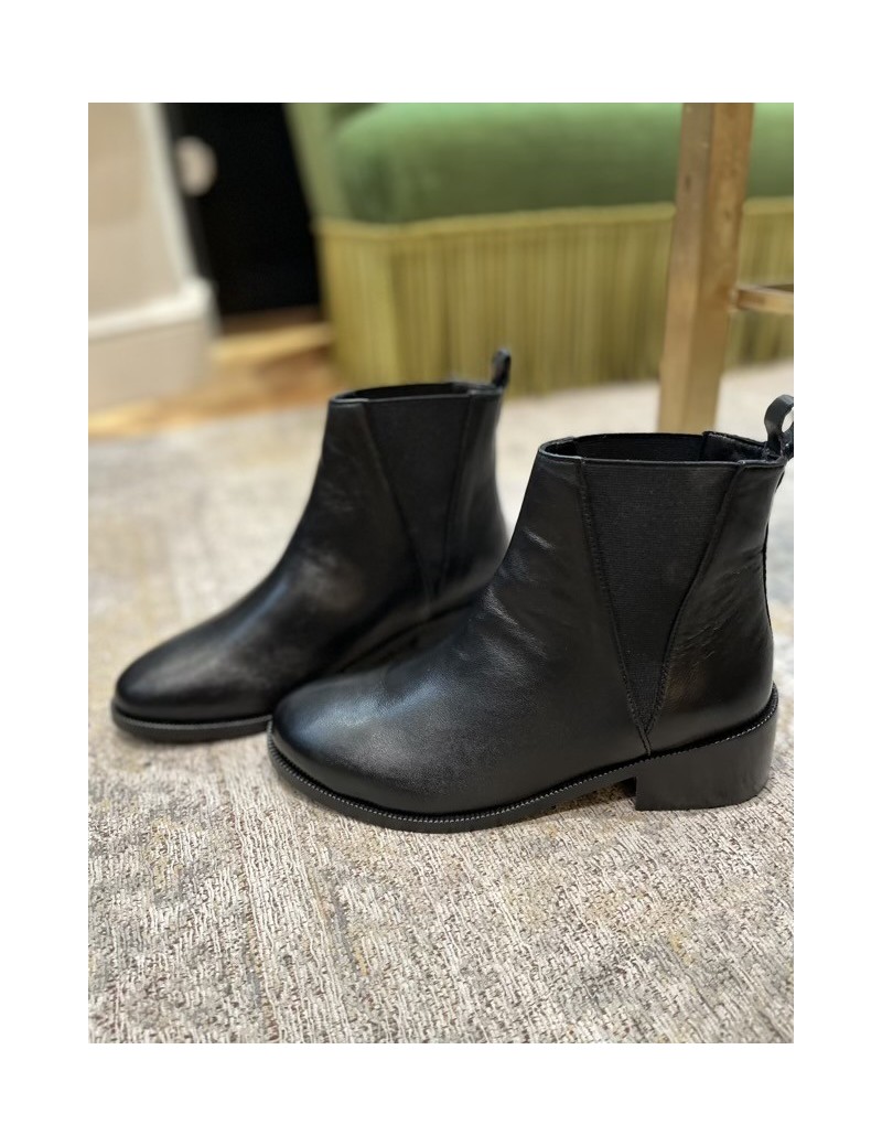 BOOTS CAMDEN