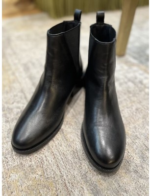 BOOTS CAMDEN